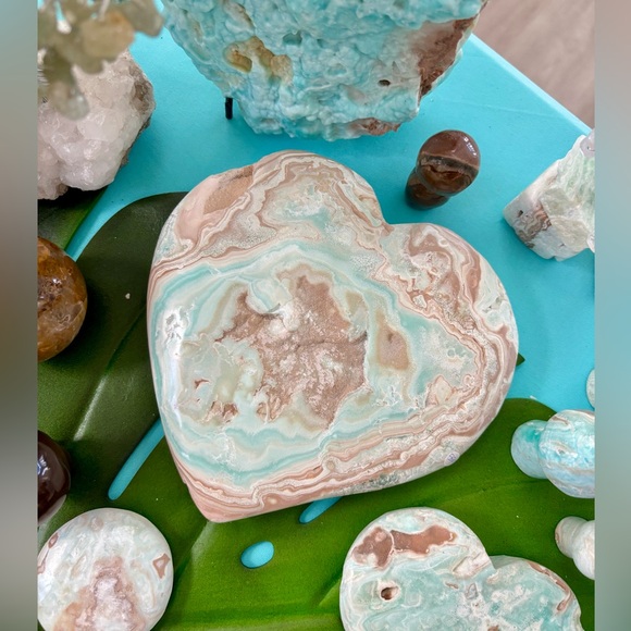 Blue Caribbean Calcite Heart - Picture 5 of 6